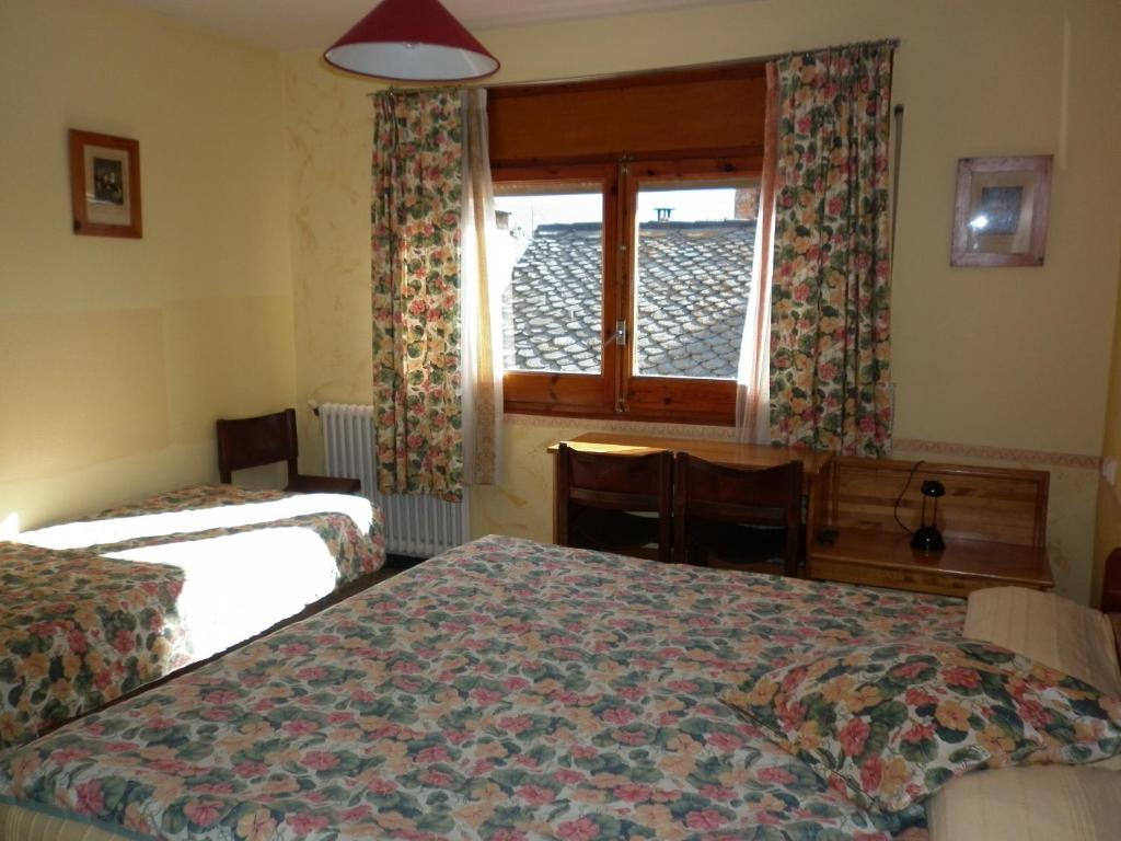 Fonda Cerdanya Puigcerdà Quarto foto